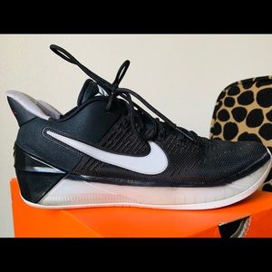 Nike Boys Kobe black basketball sneakers 5.5Y